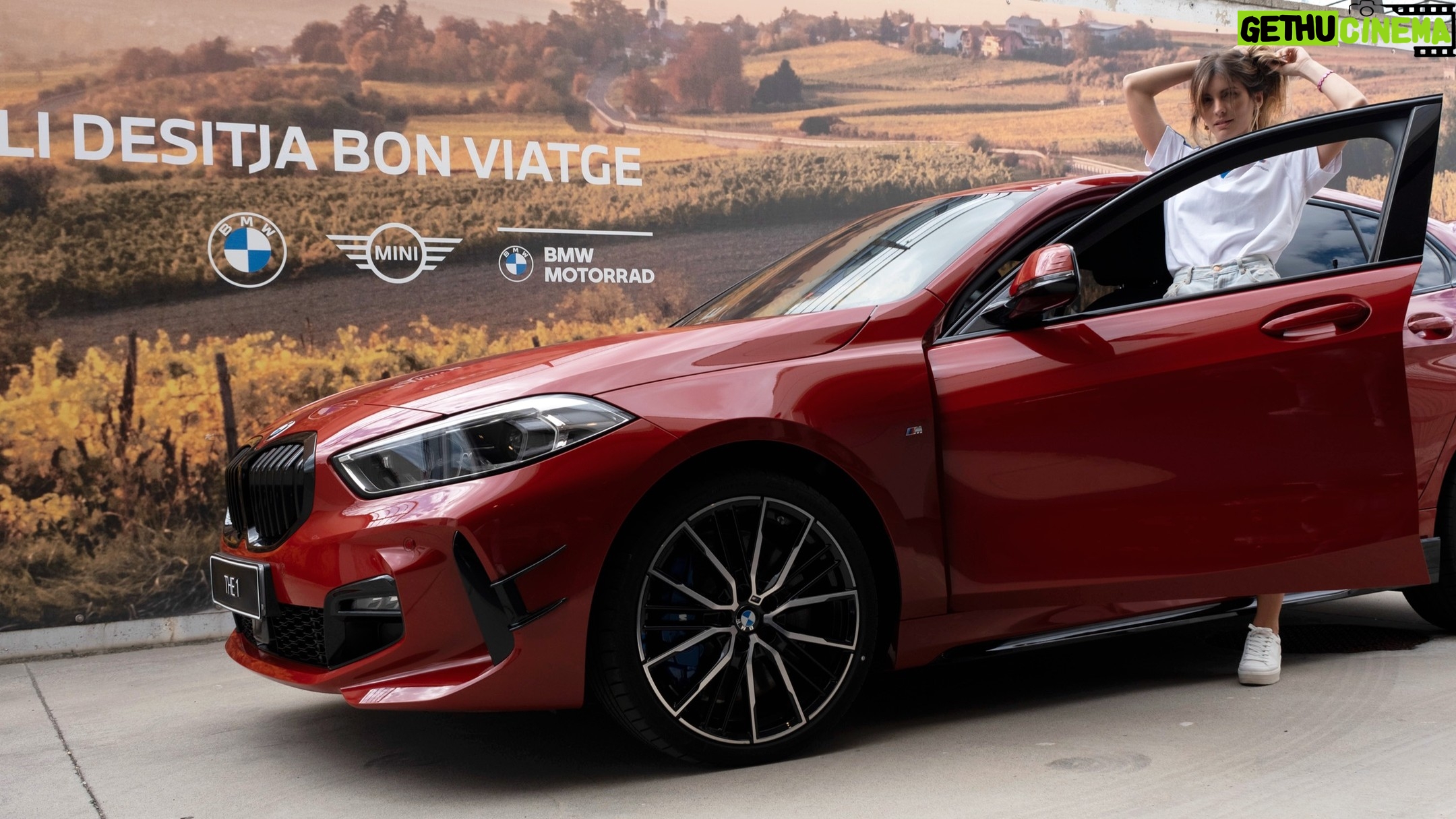 Cristinini Instagram - Enamorada de mi BMW 🥰🚗 Llevo usando el Serie 1 Sport por casi un año y ME FLIPA... ¿queréis review del coche por dentro? ¿Qué coche BMW deberíamos probar este año? Os leo 🧐 Gracias gracias y mil gracias por confiar en mi como embajadora de la marca, os amo @bmwespana ❤️