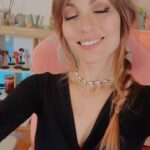 Cristinini Instagram - [SORTEO CERRADO] Con motivo del #DíaMundialDelReciclaje os traigo un sorteo muy especial junto a @Ecoembes y @Wallapop. La reutilización y el reciclaje son súper importantes. ¡Yo reciclo cada día! Y la parte de la reutilización os la traigo con este teclado que me ha acompañado durante unos cuantos meses y me ha dado muy buenas experiencias. Es el mismo teclado con el que gané el torneo de Fortnite de Grefg y el que utilicé durante la última serie de Tortillaland. Lo he limpiado a fondo y lo he dejado como nuevo para que otra persona lo pueda disfrutar a tope, tanto como lo he hecho yo. Para participar sólo tenéis que dar like al post y dejar un comentario explicando qué segunda vida le vais a dar a este teclado. #EcoembesXWallapop *publi
