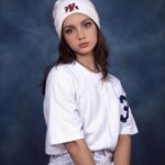 Cristinini Instagram - Me lo pedíais muuuuucho y aquí está… anuario de los 90!!! ¿Qué versión os gusta más de mí: chica mala de insti o estudiante ideal? 😂😂 Si veo que os gusta, os subo la versión DEPORTES ✨💫
