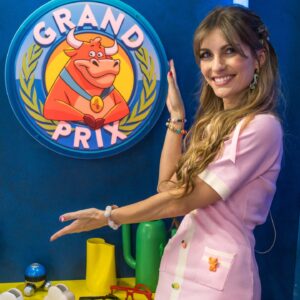Cristinini Instagram - Hoy, oficialmente, voy a dar el salto a Televisión nacional con el 'Grand Prix'. No puedo decir con palabras lo orgullosa que me siento de formar parte de este pedazo de proyecto. 18 años depués, vuelve el programa con el que crecí en mis veranos, el programa familiar por excelencia en España. Aún no me creo que vaya a co-presentarlo... estoy viviendo un sueño ✨ HOY, A LAS 22.35h tenemos una cita en RTVE 1. ¿Con quién vais a verlo? 😊 👗 @lecruel_thebrand @msandrasaez 💍 @lausett #cristinini #grandprix #rtve #host #iamcristinini