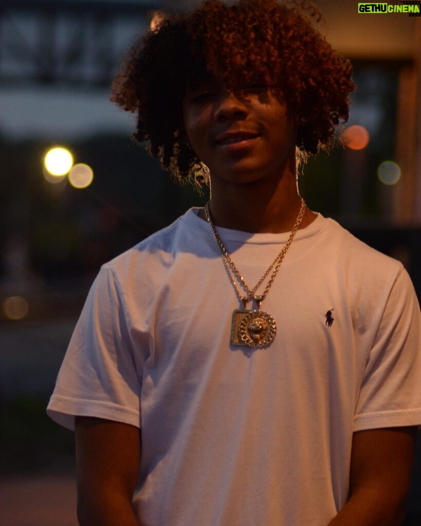 Curlyhead Monty Instagram - They Girl In My Dm That’s Why They Hatin 😂 Don’t Worry I got a girl 🚪 Pc : @quarbrown NEW MUSIC OTW !!