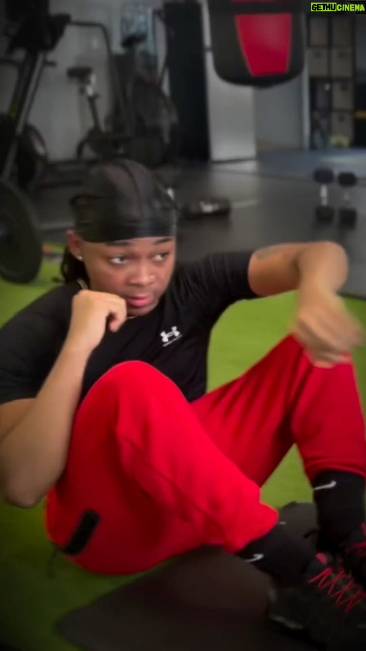 Curlyhead Monty Instagram - STAYING MOTIVATED IS THE ONLY OPTION 🙏🏽🥊!! NEW CHAPTER W/ @peteharrell_ @officialmontyxmylove1 !! FIGHT COMING UP 💯 VID & EDIT CRED : @officialcleo1