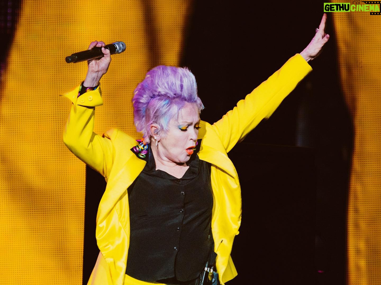 Cyndi Lauper Instagram - Catching up on posting photos from my recent trip to #Australia and #NewZealand with #RodStewart. Was just a few weeks ago but perfect for a #tbt share 📸 Photos by: Rossco – Hunter Brothers Media @hunter_brothers_media Mary Boukouvalas @rocklust @lyndabuchananphotography for @silvertigermedia @mandyhallmedia @xander85photography for @lilithiareviews @tomgrut