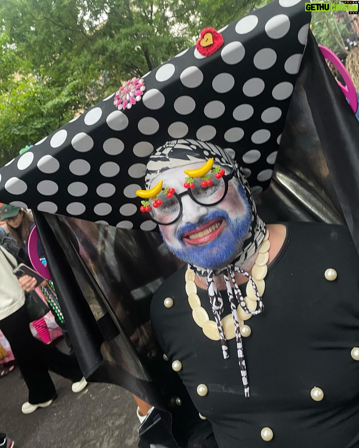 Cyndi Lauper Instagram - I want to wish everyone a Happy Pride and sending a message of solidarity with the Drag Queens, from a big old drag queen herself! #DragMarch #dragqueens #dragisnotacrime Thanks @snappyseid for sending these great pix! ๐ธ