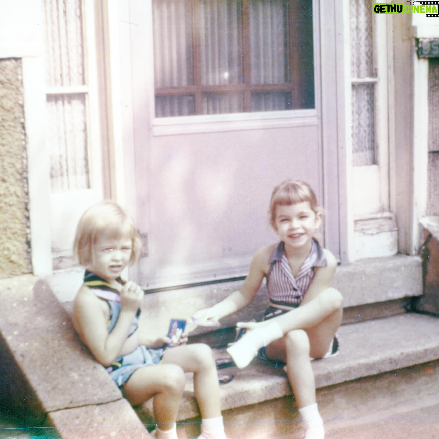Cyndi Lauper Instagram - Happy #NationalSiblingDay @elenlauperacupuncture and Butch. Love you so much!