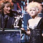 Cyndi Lauper Instagram – 😂

🔁 @sirrodstewart Oh no, not again! Cyndi’s been stealing my hairdo since 1988! Love you, Cyn!