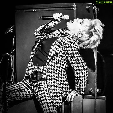 Cyndi Lauper Instagram - Catching up on posting photos from my recent trip to #Australia and #NewZealand with #RodStewart. Was just a few weeks ago but perfect for a #tbt share 📸 Photos by: Rossco – Hunter Brothers Media @hunter_brothers_media Mary Boukouvalas @rocklust @lyndabuchananphotography for @silvertigermedia @mandyhallmedia @xander85photography for @lilithiareviews @tomgrut