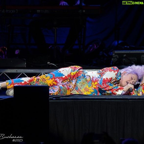 Cyndi Lauper Instagram - Catching up on posting photos from my recent trip to #Australia and #NewZealand with #RodStewart. Was just a few weeks ago but perfect for a #tbt share 📸 Photos by: Rossco – Hunter Brothers Media @hunter_brothers_media Mary Boukouvalas @rocklust @lyndabuchananphotography for @silvertigermedia @mandyhallmedia @xander85photography for @lilithiareviews @tomgrut