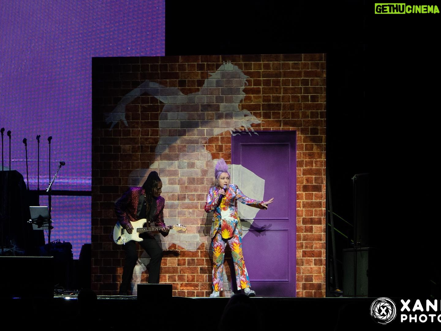 Cyndi Lauper Instagram - Catching up on posting photos from my recent trip to #Australia and #NewZealand with #RodStewart. Was just a few weeks ago but perfect for a #tbt share 📸 Photos by: Rossco – Hunter Brothers Media @hunter_brothers_media Mary Boukouvalas @rocklust @lyndabuchananphotography for @silvertigermedia @mandyhallmedia @xander85photography for @lilithiareviews @tomgrut