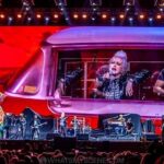 Cyndi Lauper Instagram - Catching up on posting photos from my recent trip to #Australia and #NewZealand with #RodStewart. Was just a few weeks ago but perfect for a #tbt share 📸 Photos by: Rossco – Hunter Brothers Media @hunter_brothers_media Mary Boukouvalas @rocklust @lyndabuchananphotography for @silvertigermedia @mandyhallmedia @xander85photography for @lilithiareviews @tomgrut