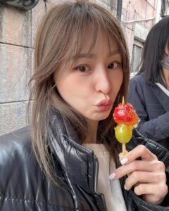 Cyndi Wang Instagram - 和姐妹、好友ㄧ起❤️ 在北京吃美食、City walk 開心🥳 #王心凌 #CyndiWang #北京