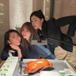 Cyndi Wang Instagram – 和姐妹、好友ㄧ起❤️
在北京吃美食、City walk
開心🥳

#王心凌 #CyndiWang #北京