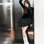 Cyndi Wang Instagram - 昨天在棗莊的我🖤 💄： @emilyliu1118 💇🏻‍♀️： @vast.hairsunny #王心凌 #CyndiWang