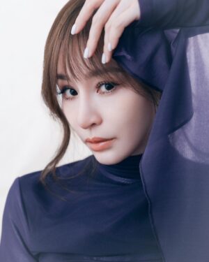 Cyndi Wang Instagram - 假日愉快🥳

💄化妝： @emilyliu1118 
💇🏻‍♀️髮型： @vast.hairsunny 

#王心凌 #CyndiWang