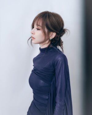 Cyndi Wang Instagram - 假日愉快🥳

💄化妝： @emilyliu1118 
💇🏻‍♀️髮型： @vast.hairsunny 

#王心凌 #CyndiWang