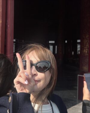 Cyndi Wang Instagram - 和姐妹、好友ㄧ起❤️
在北京吃美食、City walk
開心🥳

#王心凌 #CyndiWang #北京
