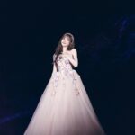 Cyndi Wang Instagram - 濟南hihi👋🏻👋🏻byebye👋🏻👋🏻 #SugarHigh世界巡迴演唱会 #你好你好再見再見 #王心凌 #CyndiWang