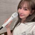 Cyndi Wang Instagram - 歡迎我的新夥伴🎤😍🥰 該幫它取什麼名字呢？🤔 #SugarHigh世界巡迴演唱會 #澳門 #王心凌 #CyndiWang