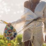 Cynthia Aparecida Instagram – Estamos voltando… Foram meses de pausa e observação, reformulando e recalculando rotas.

Hoje, enraizada e nutrida pela minha coragem de mergulhar e ir bem fundo, retorno renascida e mais viva que nunca.

Para todos aqueles que desejam abrir o coração e sintonizar com a verdade, eu digo: a experiência do Cynthonizar renasce para o mundo, assim como eu: diferente.

Desperta comigo?

Fotógrafo e artista @lucaspinhel
