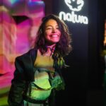 Cynthia Aparecida Instagram - Eu vivi pra ouvir a floresta cantar dentro da maior edição de todos os tempos do ROCK IN RIO!!! 🌳✨ O FUTURO É ANCESTRAL! Ver a Amazônia presente mostrando toda sua potência ancestral através de uma experiência incrível na NAVE, co-criada pela @naturabroficial e o @rockinrio, foi mágica. Lá, tive o prazer de ver artistas amazônicos que conheci na Amazônia, como @yaka.hunikuin e a @priscilatapajowara. Também encontrei o @zenarede pra levantar essa causa junto comigo. Que privilégio viver em um tempo-espaço em que grandes empresas como a NATURA se importam com a floresta em pé!!! 💚✨ Sinta a Amazônia transbordar em você @naturabroficial #NaturaNoRockinRio e #TransbordeAmazonia PUBLICIDADE