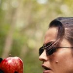 Cynthia Aparecida Instagram – Sou atriz desde os 11 anos de idade. Há 22 anos, empresto minha voz para contar outras histórias. 

Nessa pausa de 6 meses, estudei com profundidade a personagem que mais evitei e, hoje, enfrento o desafio de contar a história mais complexa de todas: a minha.

No video, comento que troquei a roupa da alma.

consegue adivinhar qual roupa troquei❓❓❓

Os comentários com as repostas as respostas mais maneiras irei compartilhar nos stories. 

Brinca comigo ??? 🎈

———————————————————————
 Arte nasce em todo e qualquer ser mas só se materializa em coletivo. 

Um OBRIGADA a toda a equipe de profissionais incríveis que se uniram pra contar essa história:Criação minha. 
Filmagem e edição: @_marcelogrande @volskisfelipe
Produção artística: @amandazassi
Produção: @lu_paris 
Produção musical: @mielkee
Trecho do texto da: @tainamuller 

Imagens de apoio: 
curta – Enquanto estamos dormindo / personagem Valeria
comercial – Novo Nivea creme @niveabrasil 
Comercial – coca-cola @cocacola_br 
Comercial – Supermercado Condor Família Feliz @redecondor 
Novela – MALHAÇÃO / Krica @tvglobo 
Novela – SETE VIDAS
Série – 3% / Gloria @netflixbrasil 
Série – Temporada de verão / Marilia 
Novela – A DONA DO PEDACO / Edilene
Imagens Amazônia: Ariela de Oliveira e Bruna Raposo.

Logo tem mais…🚀