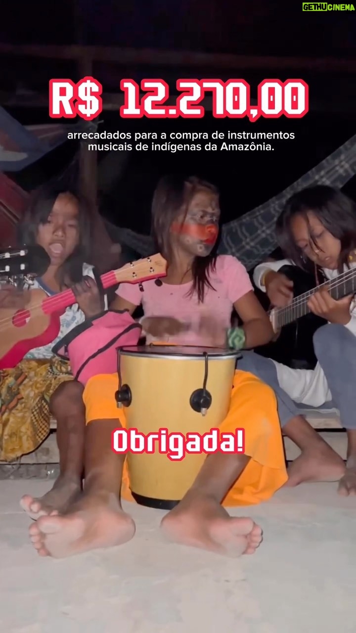 Cynthia Aparecida Instagram - DAR ENQUANTO GANHA? Será que é possível criar novas realidades nesse planeta? Esta foi a segunda arrecadação feita aqui no meu Instagram para levar música pra dentro da Floresta Amazônica. 💚✨ Foram 5 dias de arrecadação onde ofereci meu workshop do @cynthonizar que custa 333 por apenas 33 reais e muita gente participou. É POSSÍVEL SIM criar um mundo onde as pessoas se ajudam e aprendem juntas e ainda apoiam mudanças. É POSSÍVEL SIM criar consciência de reparação do dano histórico que nossos ancestrais cometeram no passado. É POSSÍVEL SIM apoiar , incentivar e levantar outras culturas diferentes da nossa através da ARTE e da MÚSICA. Como arrecadamos R$ 12.270,00? - Venda de ingressos @cynthonizar: Foram 70 ingressos vendidos que geraram um valor de R$ 3.750,00 reais e 100% da renda foi doada. Agradeço do fundo da minha alma cada pessoa que contribuiu e compareceu no workshop. JUNTOS a gente provou que o impossível não existe! Numa sociedade que lucra com a nossa separação, comprar um simples ingresso para apoiar a causa indígena foi um ato de rebeldia. Agradeço por BURLAREM o sistema comigo! 🖖🏼✨ - Quadro de arte @mena.011: O artista mais incrível de SP nos ofereceu uma de suas artes para que vendêssemos e usássemos todo o valor para agregar na arrecadação. 💛 (assim que eu voltar da viagem vou postar o quadro pronto pra vocês verem!) VALOR: R$5.000 Num mundo onde muitos dão ou podem dar pouco você @mena.011 foi lá e deu o teu melhor!! OBRIGADA!!! 💚 -Irmãos e Irmãs de jornada: Agradeço a cada mulher que veio aos eventos na minha casa, toda a renda foi revertida pra essa arrecadação. Agradeço a cada amigo e amiga que enviou energia financeira como doação. Eu e as pessoas que conheço, meus irmãos da jornada vida conseguimos juntos R$ 3.520,00 TOTAL: R$ 12.270,00 CONSEGUIMOS !!!!!!!! VAI TER MÚSICA NA FLORESTA SIM!!!! ✨🥳 (Vem pro stories que a viagem começa hoje)