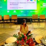 Cynthia Aparecida Instagram - É HOJEEEE SÃO PAULO! A jornada “CRIATIVOS POR NATUREZA” aterriza na selva de pedra pra fazer a frequência natural da sua criatividade vibrar. Um evento diferente de tudo que você já viu e ouviu. Últimas 2 vagas! Interessados preencher o LINK NA BIO. :) 🎥 imagens sensíveis da @amandalavorato 💡 produção poderosa @larisonaglio 🔌 fonte de inspiração @cynthonizar
