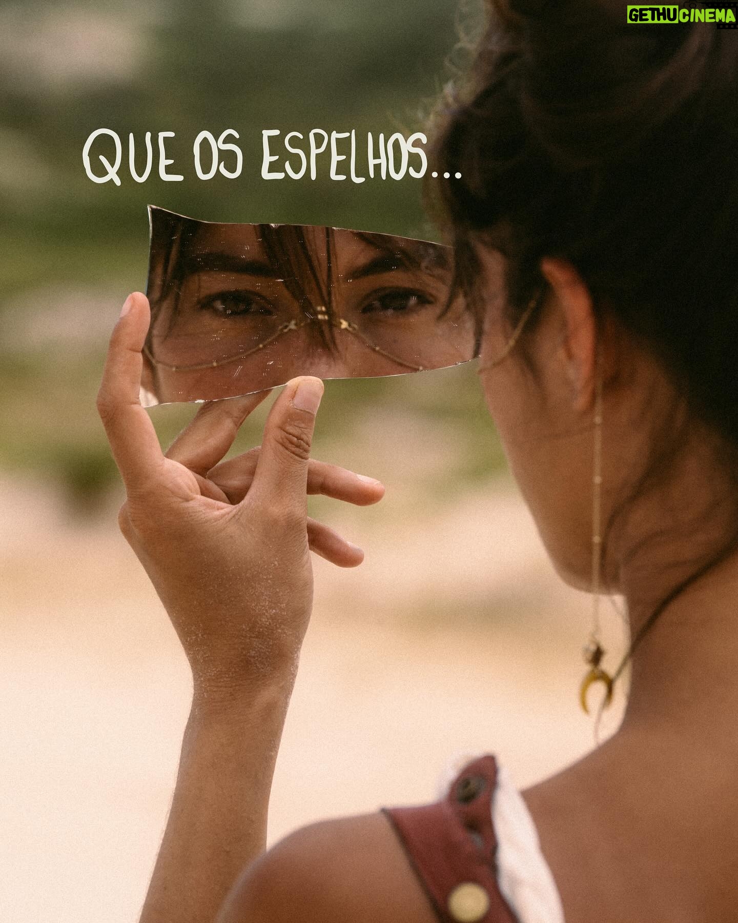 Cynthia Aparecida Instagram - Tenho um fascínio por estudar as diversas ciências, pseudo-ciências e filosofias disponíveis pro entendimento do ser. Entre centenas de ferramentas de autoconhecimento disponíveis, existe uma CIÊNCIA DO TEMPO DA NATUREZA muuuuito antiga chamada: LEI DO TEMPO. (conheci quando fiz mochilão por 7 meses no México em 2019) Ela diz que cada ser possui um KIN, que basicamente é a sua frequência energética na natureza. É como se fosse o “signo da sua frequência vibracional”. A minha frequência na terra é a do KIN 58. Prazer, sou seu espelho. 🪞🎈 Amanhã dia 16/04 é dia do ESPELHO no calendário mais antigo do mundo e por isso também é o lançamento do meu maior projeto este ano: O NOVO @cynthonizar !!! ATENÇÃO: aviso desde já que aquilo que vocês maaaaais pedem por aqui nos últimos 3 anos, finalmente vai acontecer. Será que você sabe do que eu to falando? 👀 AMANHÃ TEM MUITA NOVIDADE!!! Fica esperto que a fila pode ser curta… (quem estiver no meu canal vai poder acessar e se inscrever na aventura antes que todo mundo) Quem ficou curioso, escreve aqui embaixo “KIN” que eu envio o link pra você calcular e descobrir a sua identidade energética na terra. BORA SE CONHECER ?🌬️🌌✨ Fotógrafo e artista: @lucaspinhel