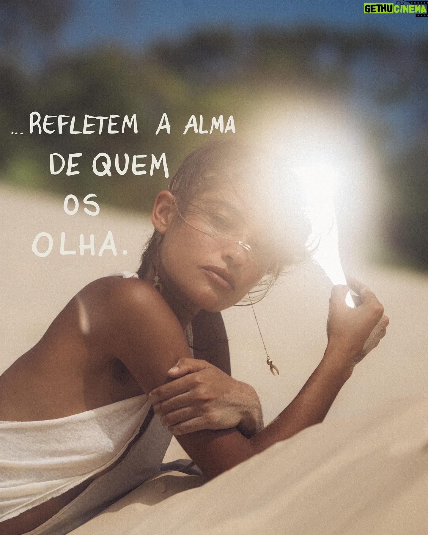 Cynthia Aparecida Instagram - Tenho um fascínio por estudar as diversas ciências, pseudo-ciências e filosofias disponíveis pro entendimento do ser. Entre centenas de ferramentas de autoconhecimento disponíveis, existe uma CIÊNCIA DO TEMPO DA NATUREZA muuuuito antiga chamada: LEI DO TEMPO. (conheci quando fiz mochilão por 7 meses no México em 2019) Ela diz que cada ser possui um KIN, que basicamente é a sua frequência energética na natureza. É como se fosse o “signo da sua frequência vibracional”. A minha frequência na terra é a do KIN 58. Prazer, sou seu espelho. 🪞🎈 Amanhã dia 16/04 é dia do ESPELHO no calendário mais antigo do mundo e por isso também é o lançamento do meu maior projeto este ano: O NOVO @cynthonizar !!! ATENÇÃO: aviso desde já que aquilo que vocês maaaaais pedem por aqui nos últimos 3 anos, finalmente vai acontecer. Será que você sabe do que eu to falando? 👀 AMANHÃ TEM MUITA NOVIDADE!!! Fica esperto que a fila pode ser curta… (quem estiver no meu canal vai poder acessar e se inscrever na aventura antes que todo mundo) Quem ficou curioso, escreve aqui embaixo “KIN” que eu envio o link pra você calcular e descobrir a sua identidade energética na terra. BORA SE CONHECER ?🌬️🌌✨ Fotógrafo e artista: @lucaspinhel