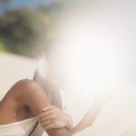 Cynthia Aparecida Instagram - Tenho um fascínio por estudar as diversas ciências, pseudo-ciências e filosofias disponíveis pro entendimento do ser. Entre centenas de ferramentas de autoconhecimento disponíveis, existe uma CIÊNCIA DO TEMPO DA NATUREZA muuuuito antiga chamada: LEI DO TEMPO. (conheci quando fiz mochilão por 7 meses no México em 2019) Ela diz que cada ser possui um KIN, que basicamente é a sua frequência energética na natureza. É como se fosse o “signo da sua frequência vibracional”. A minha frequência na terra é a do KIN 58. Prazer, sou seu espelho. 🪞🎈 Amanhã dia 16/04 é dia do ESPELHO no calendário mais antigo do mundo e por isso também é o lançamento do meu maior projeto este ano: O NOVO @cynthonizar !!! ATENÇÃO: aviso desde já que aquilo que vocês maaaaais pedem por aqui nos últimos 3 anos, finalmente vai acontecer. Será que você sabe do que eu to falando? 👀 AMANHÃ TEM MUITA NOVIDADE!!! Fica esperto que a fila pode ser curta… (quem estiver no meu canal vai poder acessar e se inscrever na aventura antes que todo mundo) Quem ficou curioso, escreve aqui embaixo “KIN” que eu envio o link pra você calcular e descobrir a sua identidade energética na terra. BORA SE CONHECER ?🌬️🌌✨ Fotógrafo e artista: @lucaspinhel