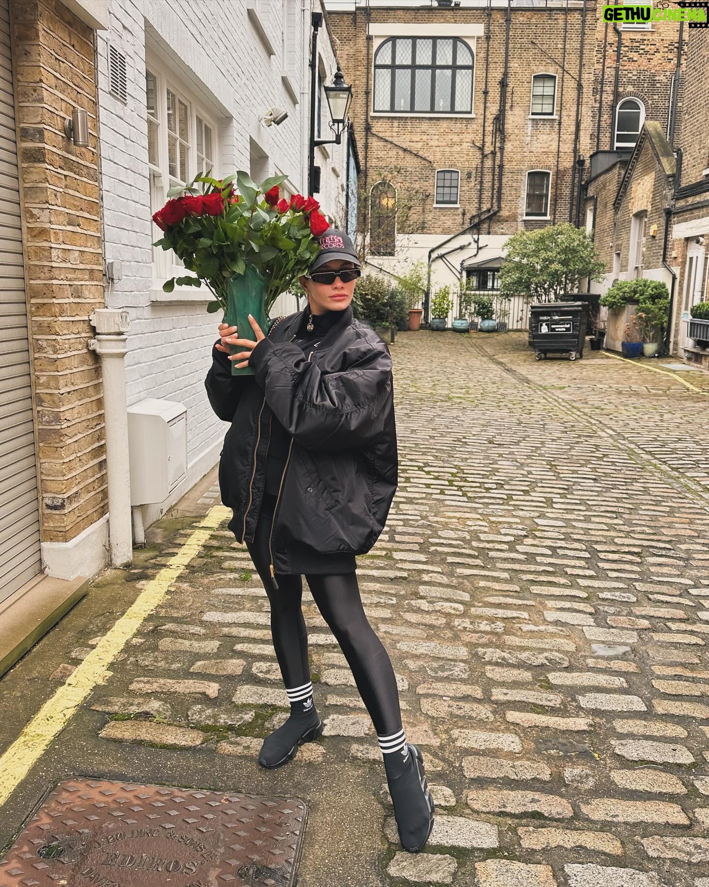 Cynthia Khalifeh Instagram - #London streets #Valentines