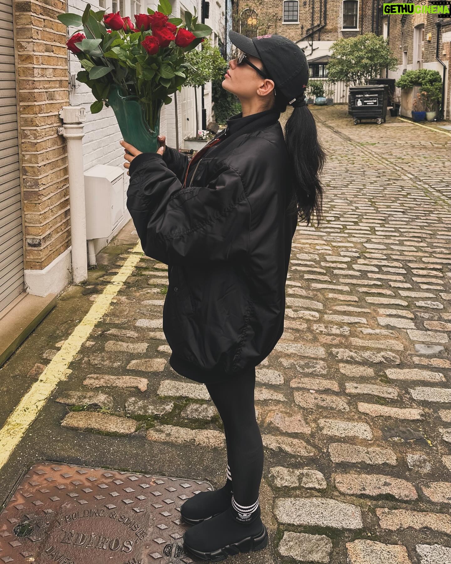 Cynthia Khalifeh Instagram - #London streets #Valentines