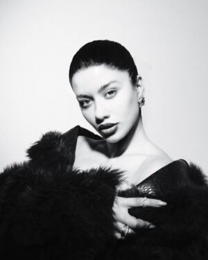 Cynthia Khalifeh Instagram - Oh, how am I so in love with this shoot? 😍
I got a fair number of DMs, asking me about the portrait that got released on the recent press articles (in my stories👆🏼)

So I want you to know the team behind it.
MADE IN #EGYPT 🇪🇬

• #Studio: @blackcreativestudios 
• #Photography: @abdallah.sabry_ 
• #Creative direction/styling: @mahmoudsaad_ 
• #Glam: @mayfairhausprive 
• #Makeup: @samarizmakamel from @carouselbeaute 
• #Hair: @blushandblowlondon.eg