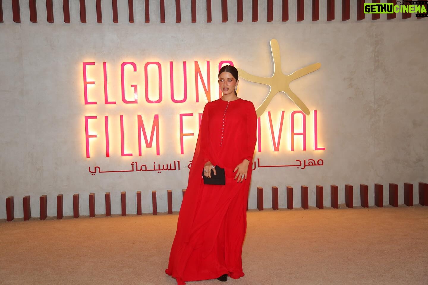 Cynthia Khalifeh Instagram - From last night’s red carpet of the Egyptian film SHANAB. I enjoyed watching all the beautiful and funny list of actors and actresses, in this light social comedy plot. Thank you for the cast and crew 🍿🎬 I would also like to thank my glam team for finally pulling up my mood to glam up Stylist: @wassimfakhoury Makeup: @ranim.alturki 💎 @iramjewelry_ Dress: @semsem Hair: @ahmed_issa_beauty_salon from @alsagheersalons And the biggest love wave goes to @elgounafilmfestivalofficial 💘a