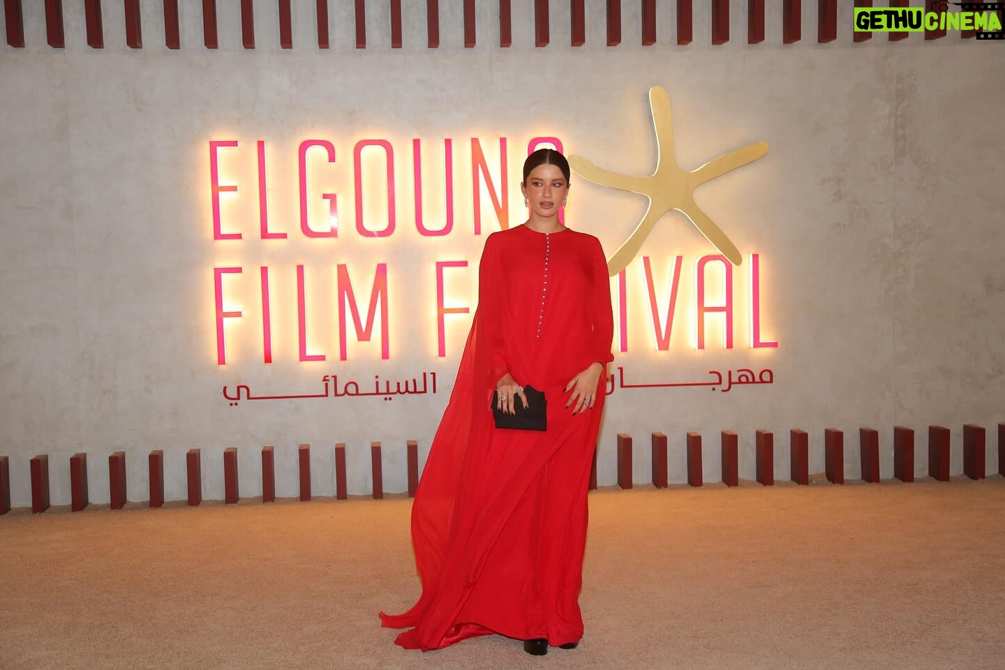 Cynthia Khalifeh Instagram - From last night’s red carpet of the Egyptian film SHANAB. I enjoyed watching all the beautiful and funny list of actors and actresses, in this light social comedy plot. Thank you for the cast and crew 🍿🎬 I would also like to thank my glam team for finally pulling up my mood to glam up Stylist: @wassimfakhoury Makeup: @ranim.alturki 💎 @iramjewelry_ Dress: @semsem Hair: @ahmed_issa_beauty_salon from @alsagheersalons And the biggest love wave goes to @elgounafilmfestivalofficial 💘a