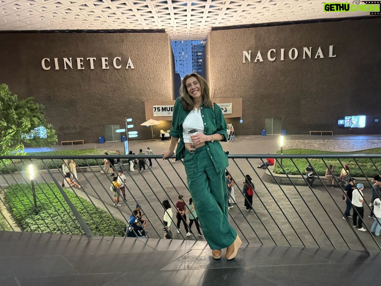 Cynthia Klitbo - 1.7K Likes - Gracias a mi amigo @gibranbazan por una maravillosa tarde de cine❤️