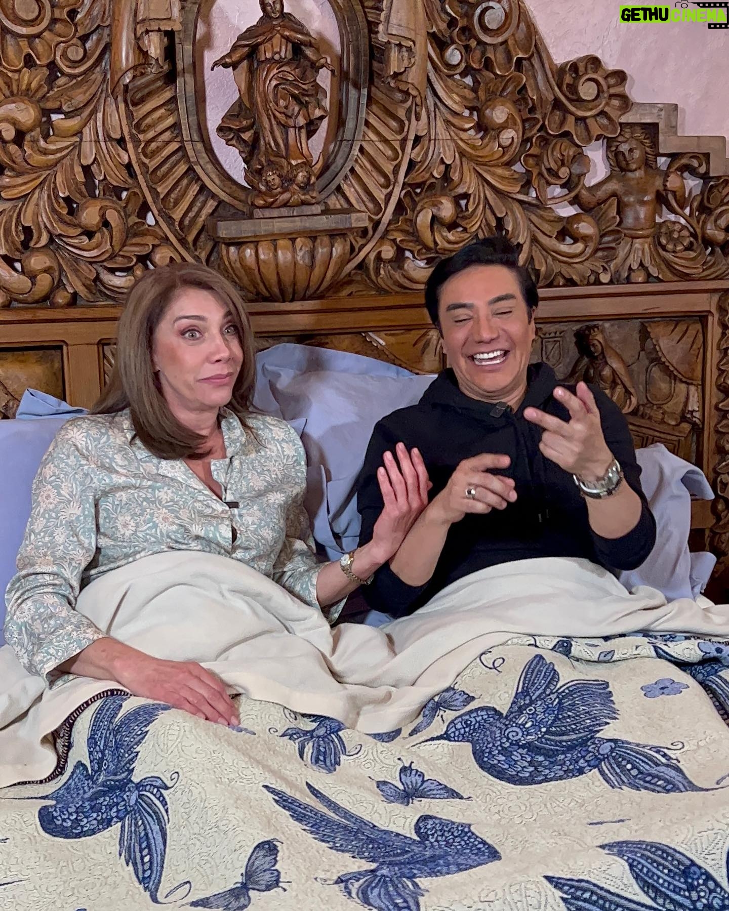 Cynthia Klitbo - 1.9K Likes - Mi compadre @luismaganamex el único que me entrevista en la cama 😈🤪♥️