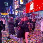 Cynthia Klitbo Instagram - Cumplí con mi promesa😍a mi hija @elisaklitbo_ @huicocheatv Feliz Año Nuevo 🎆 #new york #añonuevo #timesquare