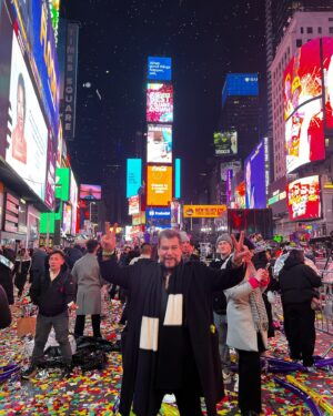 Cynthia Klitbo Instagram - Cumplí con mi promesa😍a mi hija @elisaklitbo_ @huicocheatv  Feliz Año Nuevo 🎆 #new york #añonuevo #timesquare