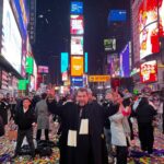 Cynthia Klitbo Instagram - Cumplí con mi promesa😍a mi hija @elisaklitbo_ @huicocheatv Feliz Año Nuevo 🎆 #new york #añonuevo #timesquare