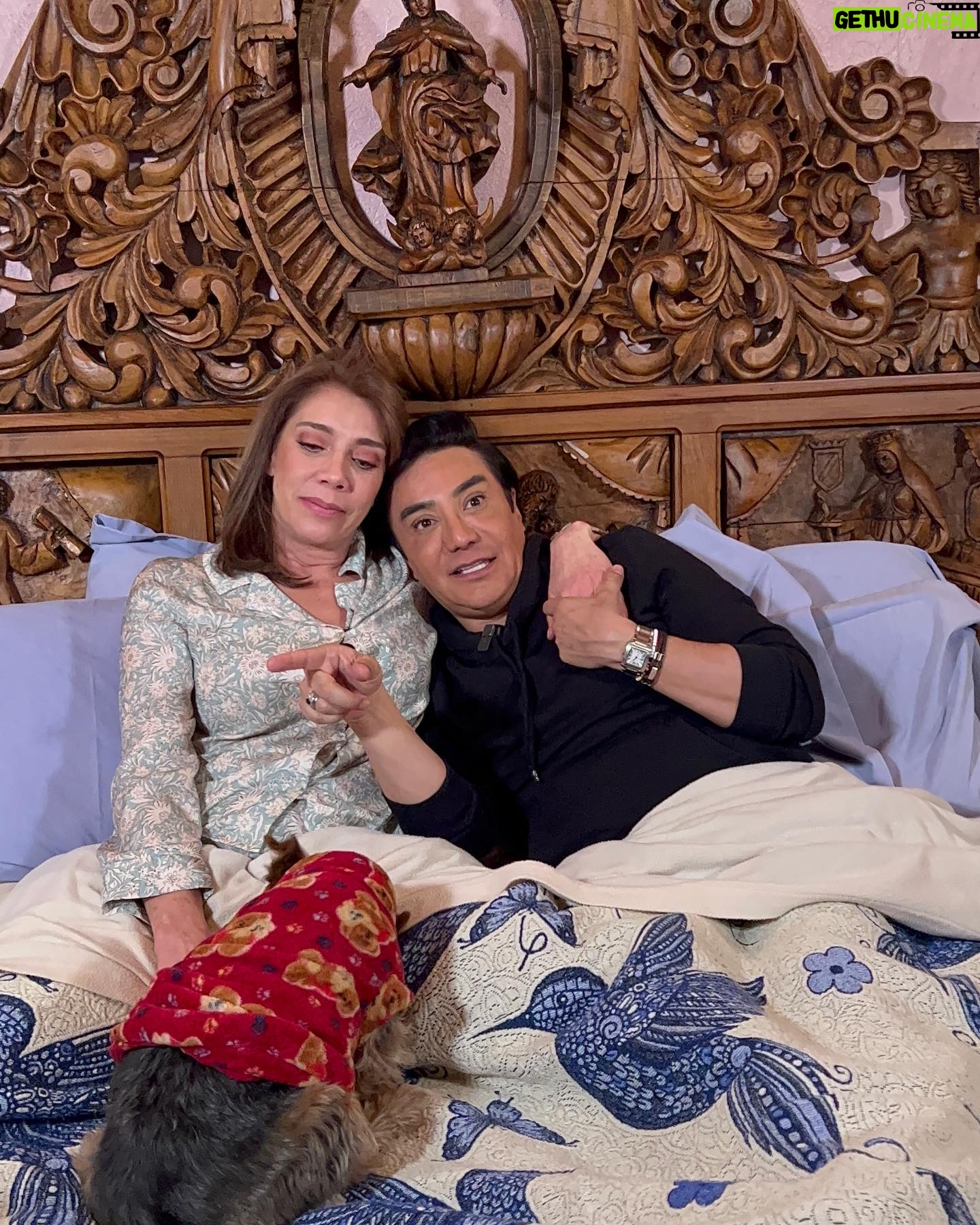 Cynthia Klitbo - 1.9K Likes - Mi compadre @luismaganamex el único que me entrevista en la cama 😈🤪♥️