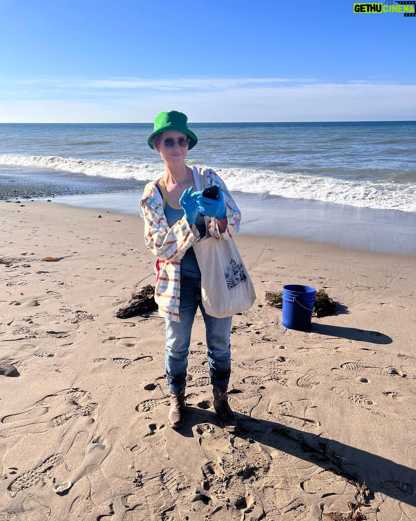 Cynthia Nixon Instagram - It’s the #FirstDayOfSummer and Miranda’s in Malibu! 😎☀️ Get ready for two all-new episodes of #AndJustLikeThat starting tomorrow on @streamonmax.