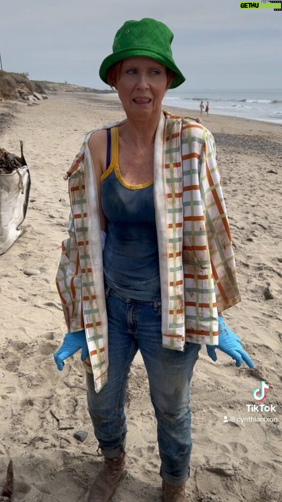 Cynthia Nixon Instagram - What actually happened at the #AndJustLikeThat beach clean-up, including an encounter with a 🦀 – but not the same type that Charlotte saw in season 2 of #SexAndTheCity 😬