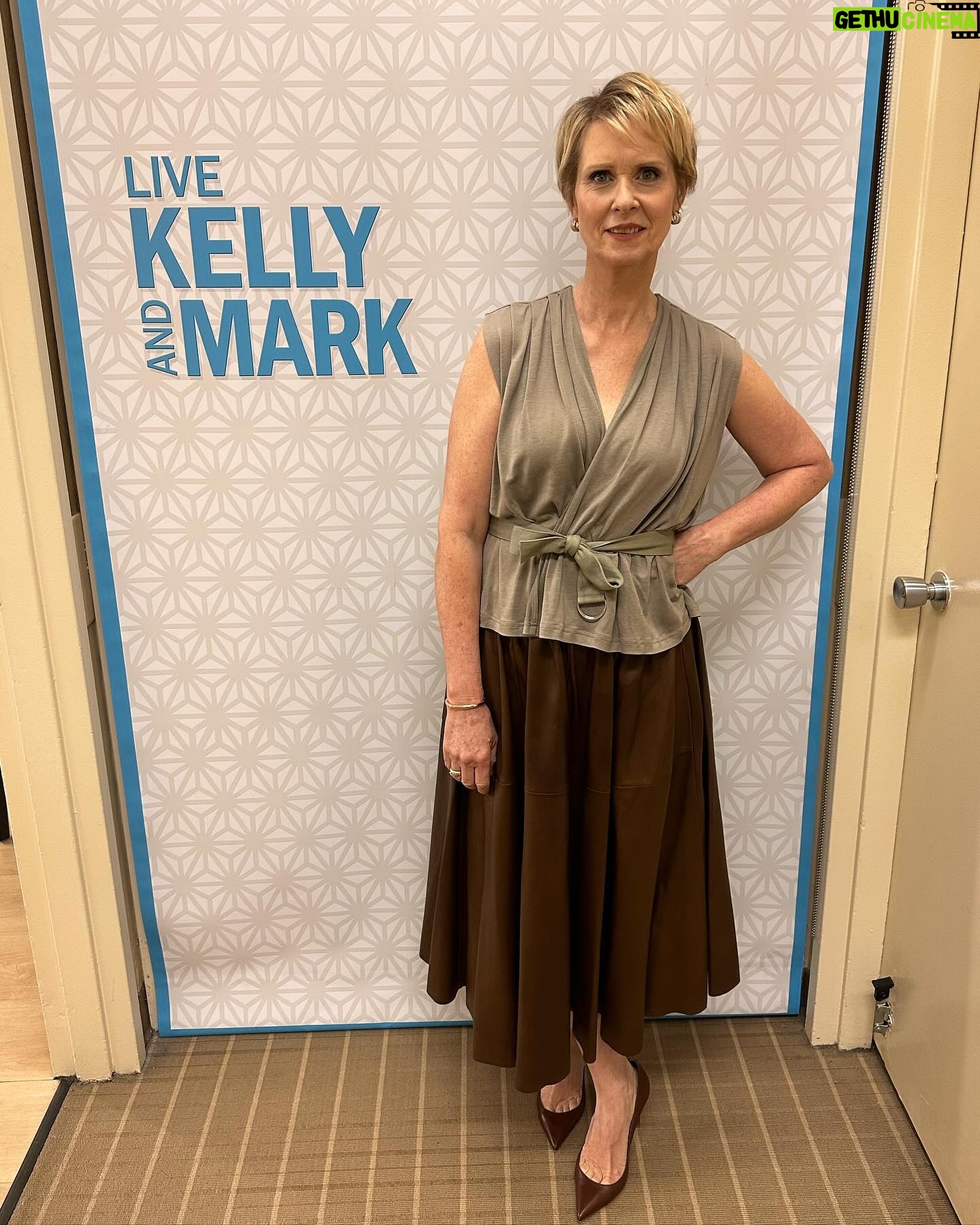 Cynthia Nixon Instagram - So fun to be back on @LiveKellyAndMark this morning and found out that @KellyRipa is a @gildedagehbo fan! 😘😘
