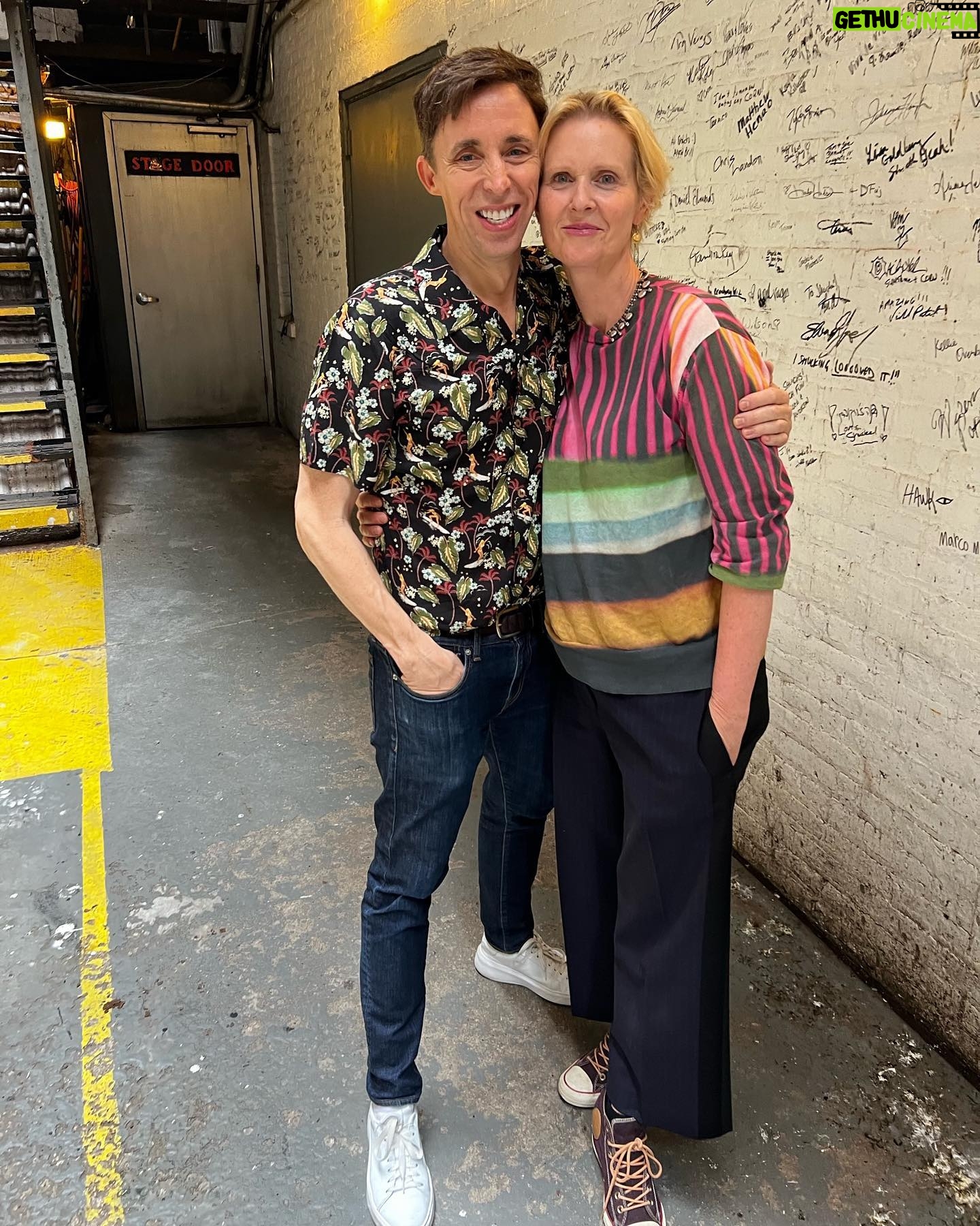 Cynthia Nixon Instagram - Aw, SHUCKED β€οΈπ½ we had the best time at the Tony Award-winning, @shuckedmusical β run to see it on Broadway!! @kevincahoon, you are a delight onstage and off! πβοΈ (And a Broadway honor for this theater rat to sign the wall at the Nederlander!)