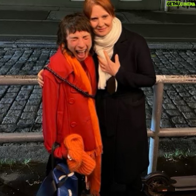 Cynthia Nixon Instagram - Hello from Vienna! 🇦🇹 We attended a performance of “Cabaret” at the @volksoper opera house and were floored! All of the actors were incredible, including @bettinamoench (Sally Bowles) and @ruth_brauer (the emcee) who we got to meet after the show. Danke!!