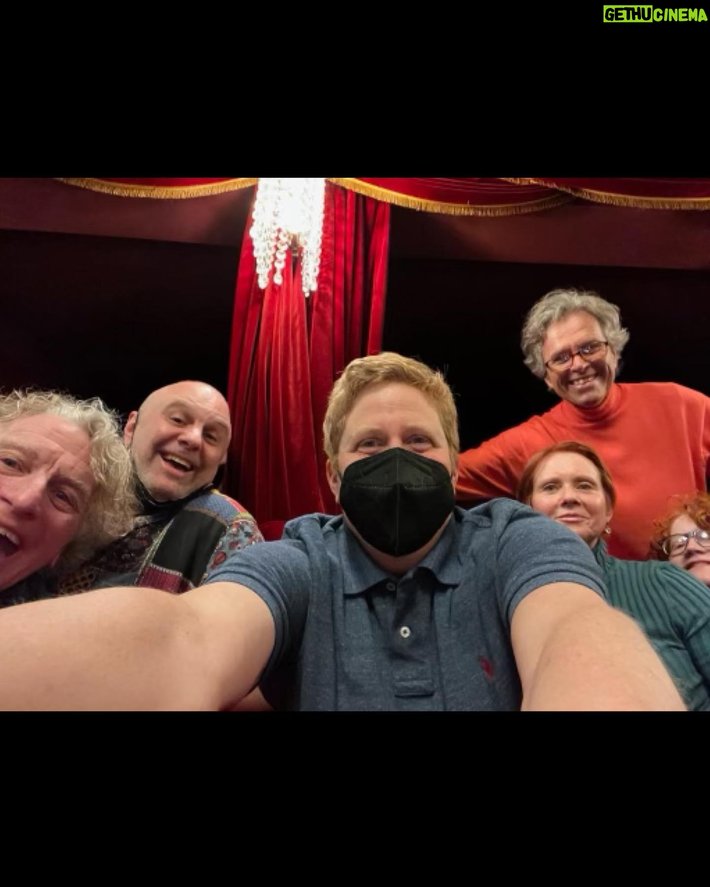 Cynthia Nixon Instagram - Hello from Vienna! 🇦🇹 We attended a performance of “Cabaret” at the @volksoper opera house and were floored! All of the actors were incredible, including @bettinamoench (Sally Bowles) and @ruth_brauer (the emcee) who we got to meet after the show. Danke!!