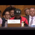 Cynthia Nixon Instagram - “As long as we’re up against a system that is unfair to its roots, we’re going to have to stay together or be crushed…and we are on the winning side.” - Bea Lumpkin, 104 year old labor activist at a Starbucks Workers United picket line this month I stand with my @SAGAFTRA colleagues as well as the thousands of workers fighting against exploitation and for just working conditions ➡️➡️➡️ 💪#SAGAFTRAStrong @nationalnurses @teamsters @sbworkersunited @amazonlaborunion @standwithproduction @sagaftra @wgaeast @wgawest @iatse 🙌@aoc @rbreich @ashnb1 @perfectunion