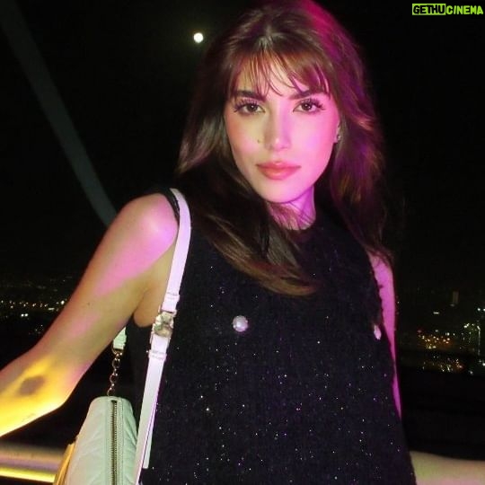 Cynthia Samuel Instagram - Take a trip to the clouds with me 🪂 #BeyondTheView with @coucourooftop #TheViewPalmJumeirah #Nakheel @NakheelOfficial @TheViewPalm