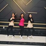 Cynthia Vinolin Instagram – Irukana Idupirukaana 🤩

@cyndys_dancestudio 

Dancing to all 90’s hits of Kollywood and cherishing it’s memories with our dance teams 🤩✨🔥

For more details on classes,workshops, choreography,show performances – mail at cyndysdancestudio@gmail.com

#cynthiavinolin #toronto #canada🇨🇦 #love #peace #happiness #dance #chennai #cyndysdancecrew
